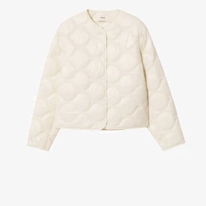 Jacka Mango - Säljer min superfina cremevita jacka från mango! Säljer då den inte kommer till användning längre. Jackan är sparsamt använd! Skriv för fler bilder 💕