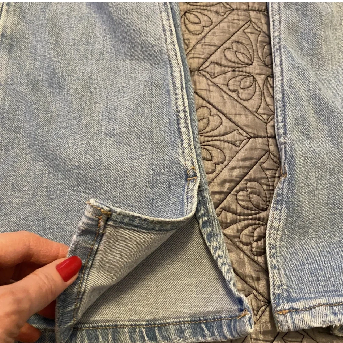 Utsvängda lågmidjade jeans med slits - 90