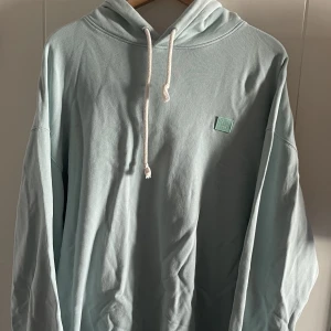 Acne studios Face hoodie - Säljer min Acne face hoodie. Den är ganska använd med mindre spår av användning. Extremt oversized passform. 