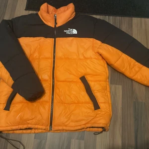 North Face Jacka - Bara använt fåtal gånger  I jättebra skick  Storlek L