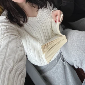 Vit tröja - Den är nyköpt och endast använd några få gånger❤️ Frpn Brandy Melville 