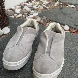 Grå eytys ❤️ - Ett par jätte fina grå eytys! Har inte kartong eller kvitto kvar tyvärr! 💕Storlek 38