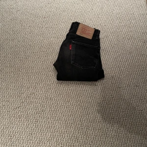 Levis - Säljer mina Levis jeans som är i bra skick.