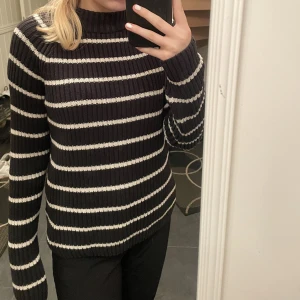 randig stickad  - 🖤randig stickat tröja från gina tricot🖤