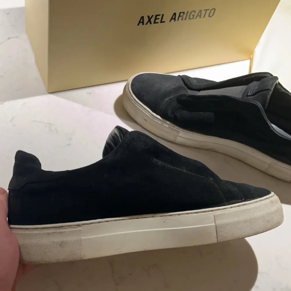 Clean 360 Laceless  Säljer mina arigato skor då jag inte använder dom längre å känner att dom bara tar plats inget fel på dom bra skick å så Du får med låda å påse som i bilden  Storlek 43 . Skor.