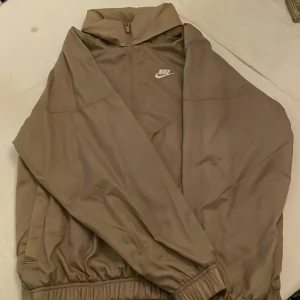 Nike Jacka - Vintage Nike jacka  Stl S (Väldigt oversized, passar M/L) 