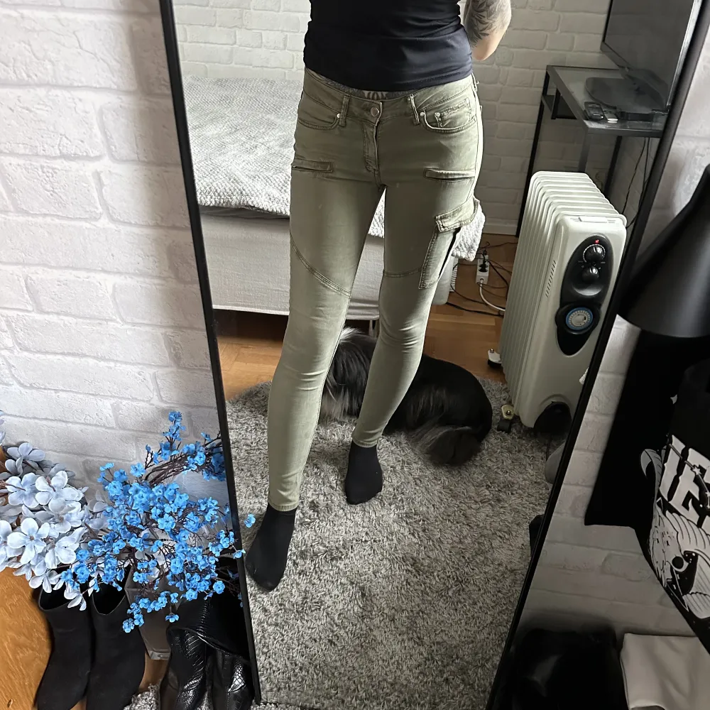 Gröna jeans från Gina tricot 💚. Jeans & Byxor.