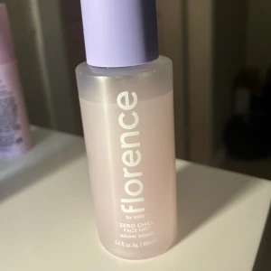 Florence by mills face mist - Säljer min Zero Chill Face Mist 100 ml ifrån Florence by mills ca 80% kvar av den men då jag upplever denna som lite parfymerad och min hud inte klarar av det så säljer jag den.