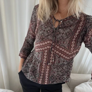 Blus - HÖSTRENSNING 🍁🍂🍁 super fin blus, tar emot att sälja men måste få ut kläder ur min garderob 