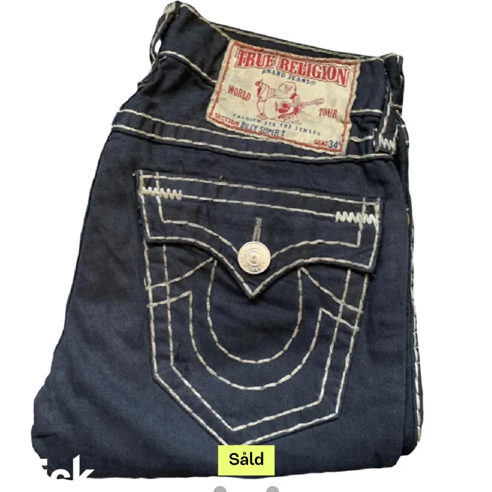 Säljer mina true religion jeans som jag köpte här på Plick💛 . Jeans & Byxor.