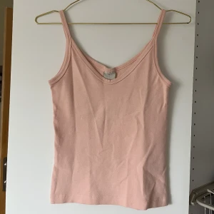 Filippa K linne! - Mycket bra skick! Lite tjockare material så det är ej genomskinligt. Stretchig!