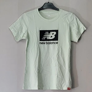 T-shirt - New balance. Endast provad. I nyskick.