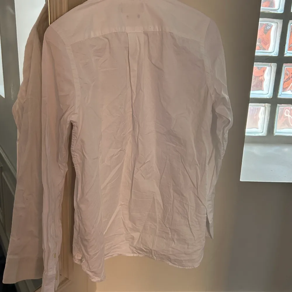 Ralph Lauren skjorta i ny skick. Säljer för den knappt blev använd . Skjortor.