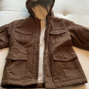 Tjock petit bateau jacka - Tjock petit bateau jacka perfekt för vintern hittade nu när man börjar leta vinter kläder jätte fint skick 8/10