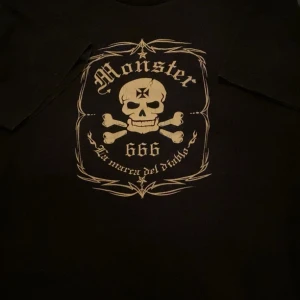 T-Shirt me tryck - Shango T-shirt me tryck på, använd 2-3 gånger