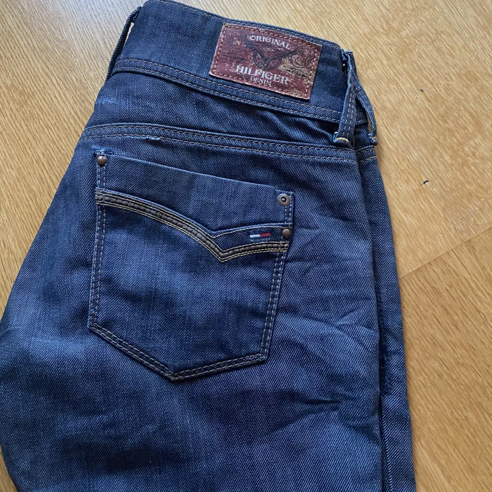 Ett par bootcut jeans från Tommy hilfiger jeans, inga defekter alls . Jeans & Byxor.