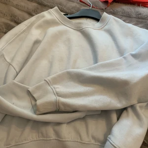 Tröja  - Säljer denna fina tröja från lager 157. Jätte fin blå färg, köpt för 150, säljer för 60