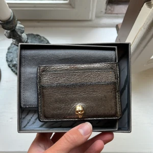 Alexander McQueen korthållare - Alexander McQueen korthållare