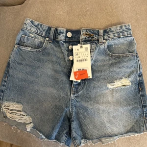 Jeans shorts  - Storlek 36, helt nya