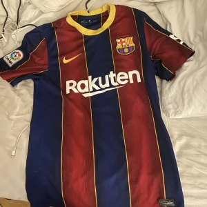 Barcelona tröja - Fotbolls tröja äkta! Herr storlek men funkar för tjejer oxå