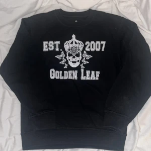 Tjocktröja  - TRYCK INTE PÅ KÖP NU!‼️‼️‼️‼️‼️ Tröja från min gamla thaiboxning klubb. Jätte skön och har cool tryck!