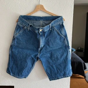 Jeans Shorts Jorts Carhartt - Jeans Shorts köpta nya och bara provat på.  Originalpris 1000kr