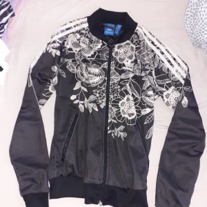 Adidas tröja - Adidas tröja storlek s jättebra skick