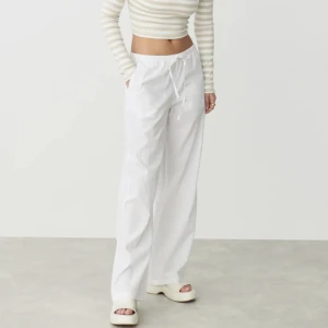 linnebyxor  - helt nya linnebyxor från ginatricot, aldrig använda. 