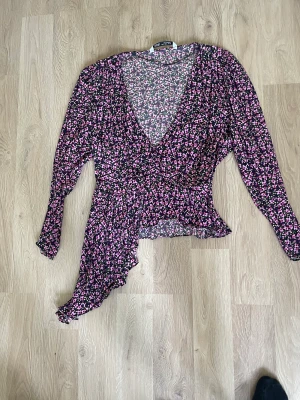 Asymetrisk skjorta - Använd 1 gång