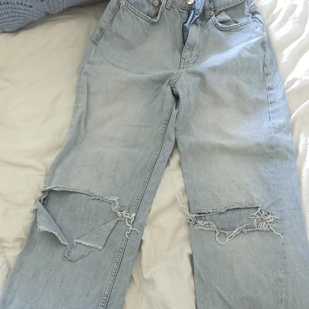 Vida jeans med hål . Jeans & Byxor.