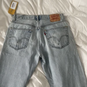 Vintage Levis 505 Jeans - Snygga jeans, säljer då passformen var för liten. Kan fållas utefter önskad längd om de är för långa. 