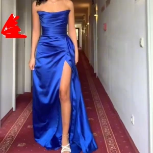 Balklänning - Säljer min älskade balklänning. Har inte kommit till användning 