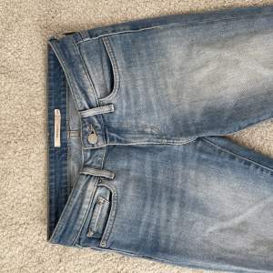 Blå lågmidjade bootcut jeans från Levis🫶🏼