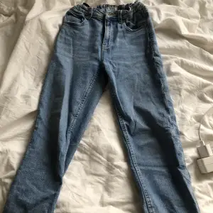 Ett par jätte fina blå jeans från Gina Young. Säljer pågrud av dem är försmå för mig