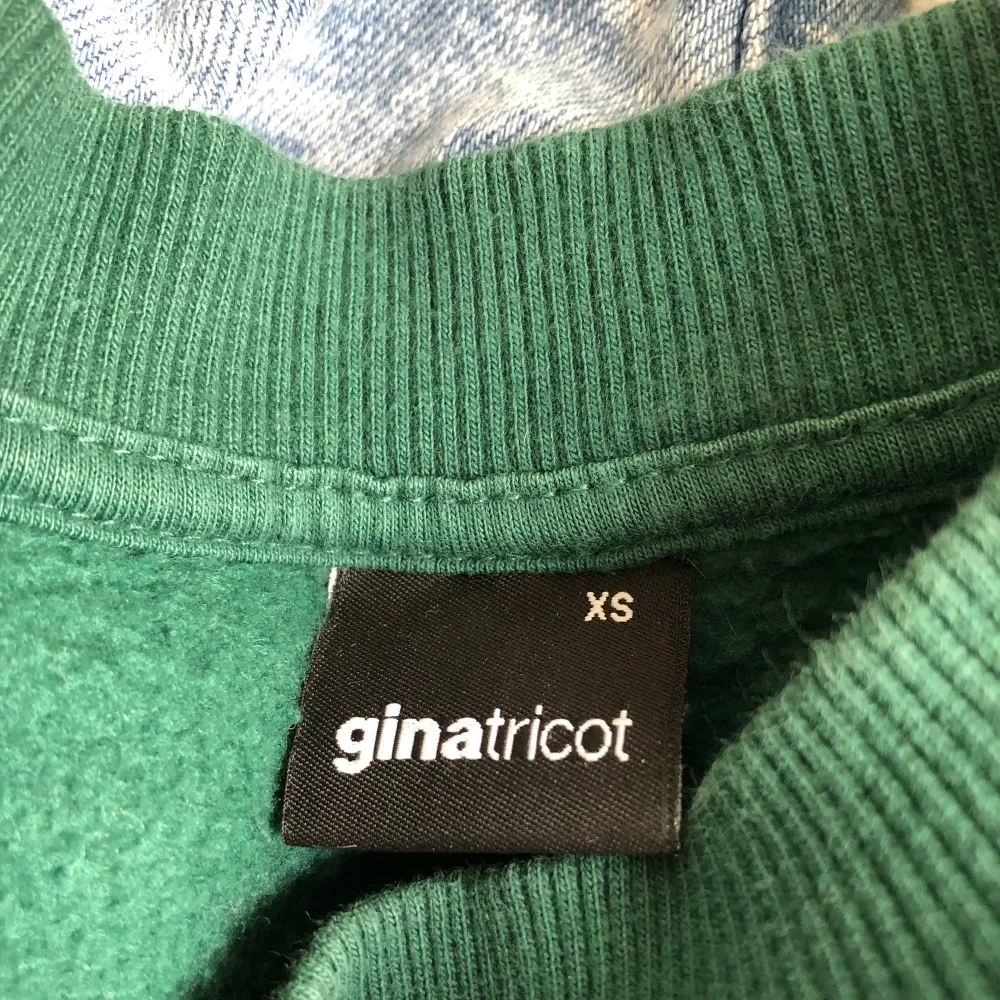 Jätte fin grön sweatshirt från Gina tricot.. Hoodies.