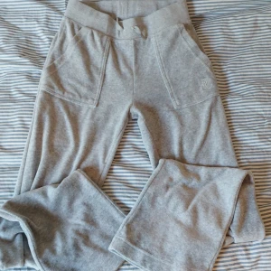 Juicy couture byxor - Gråa juicy couture byxor i strl xxs Sparsamt använda. 