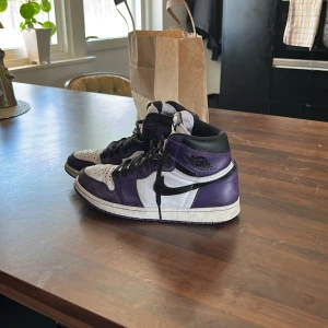Jordan 1 court purple high -  Jordan 1 court purple highs ! Condition:7/10 Strl:44
