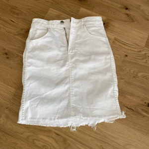Jeanskjol H&M - Storlek 34