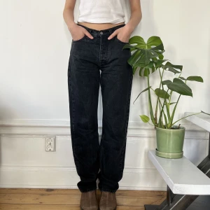 Hope Jeans  - Sjukt snygga och fräscha Hopejeans.  Loose fit men kan variera beroende på passform. rush modell 🖤