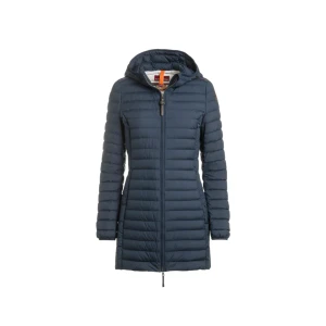 Parajumper jacka - Säljer denna fina jackan som passar jätte bra nu till vår och till hösten, har haft den sen förra hösten och har tyvärr tröttnat, den är använd ett par gånger men är bra skick och inga skador. Skriv gärna privat så skickar jag bild på jackan. 