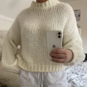 Stickad tröja - Använd 1 gång, super mjuk och skön men har en väldigt lik så väljer o sälja denna!