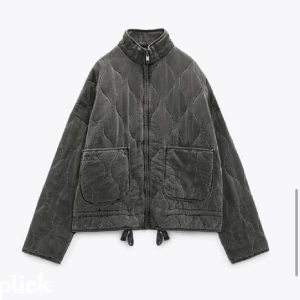 Jacka från zara - As ball grå jacka från Zara som är inne just nu, i jättebra skick😋 skriv vid fler frågor eller bilder💕