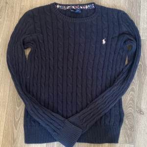 tröja - jätte fin tröja i bra skick, säljer pga för liten för mig 🫶