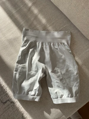 Bo+tee shorts - Säljer dessa superfina bo+tee shortsen med scrunch där bak. 