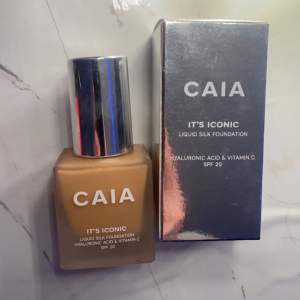 Säljer caia foundation då de va fel färg. Bara testad en gång annars helt ny. 🤍färgen 3W