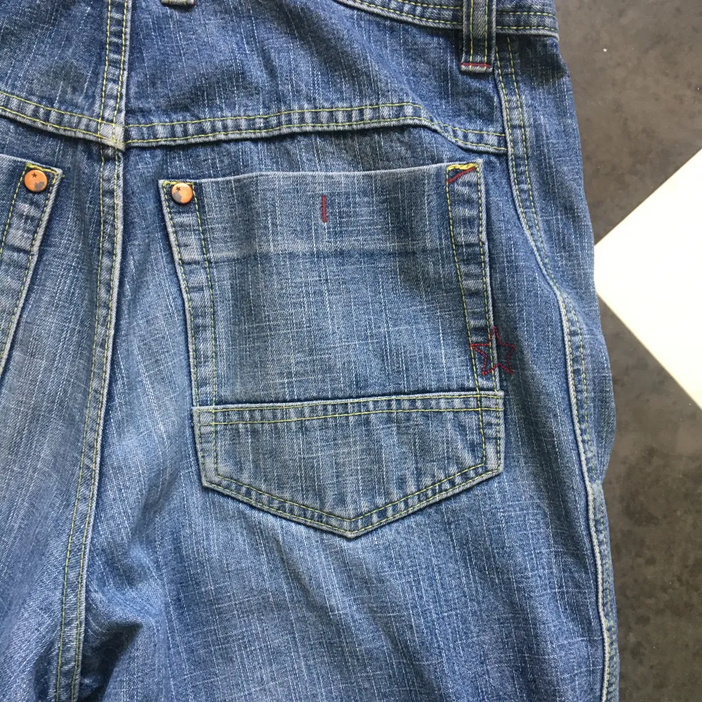 Baggy jeans från ICI. Cond 8/10, storlek 32w 32l.  Kan mötas upp på Södermalm! . Jeans & Byxor.