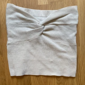 somrig topp - jätte söt topp, perfekt till sommaren☀️säljer pga att den inte passar på mig🫶