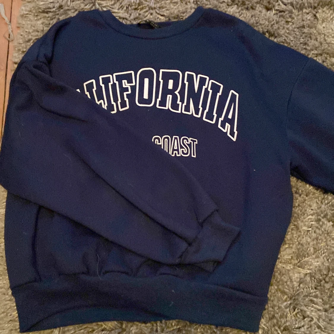 mörkblå sweatshirt 