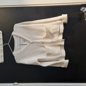 Kofta  - Säljer för it riktigt min stil