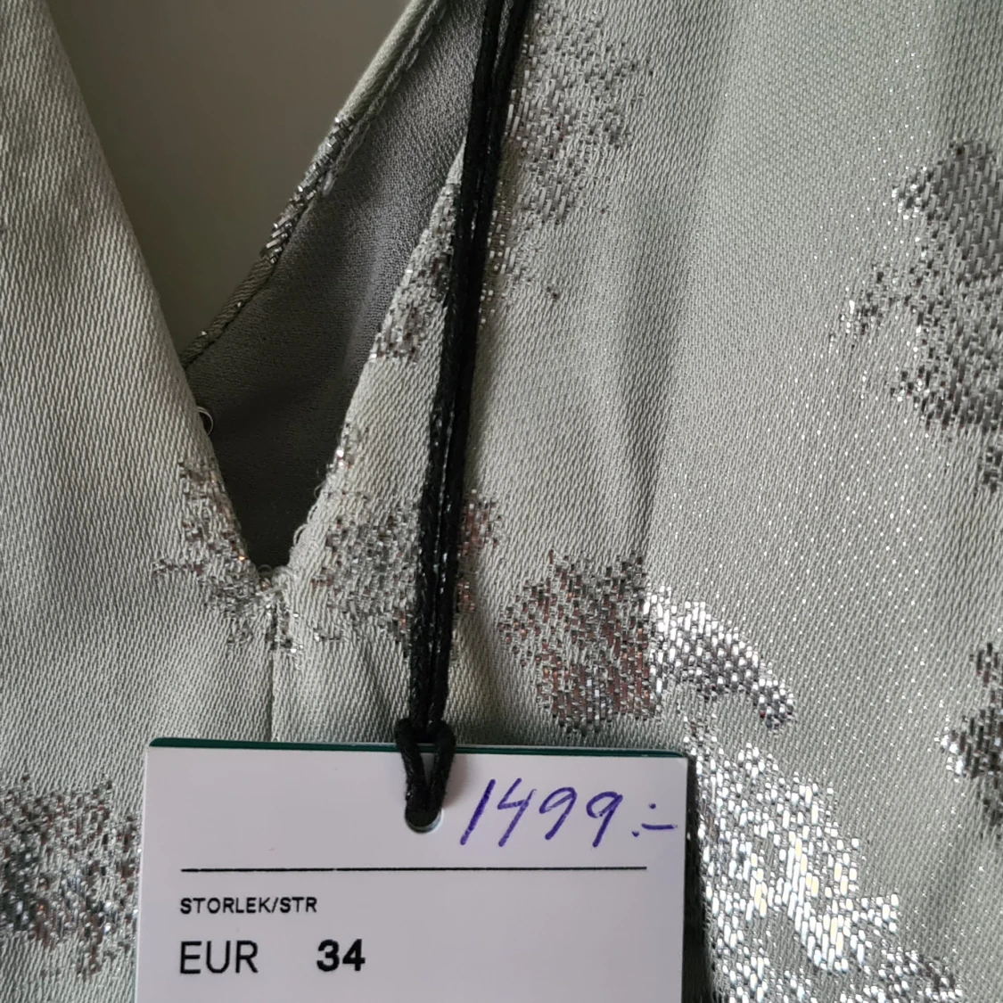Oanvänd finklänning från h&m trend - 91
